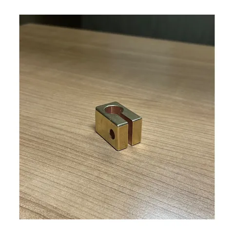 Yuvalı bağlantı bloğu, pirinç – özel imalat torna parçası